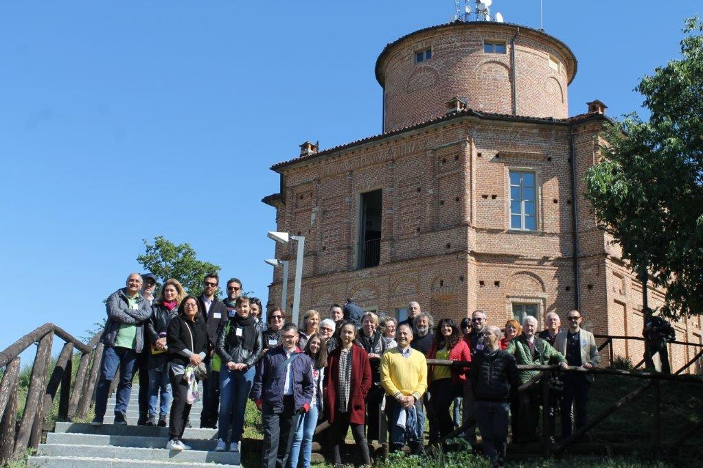 12 Foto di gruppo davanti alla Zizzola.jpg