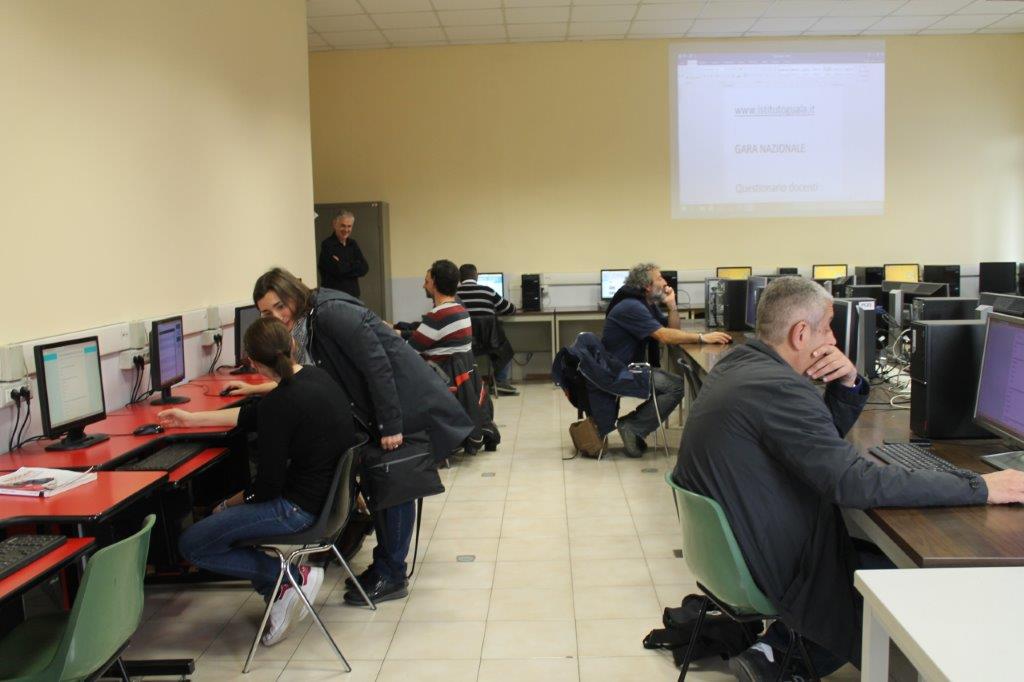 11 I prof e il questionario.jpg